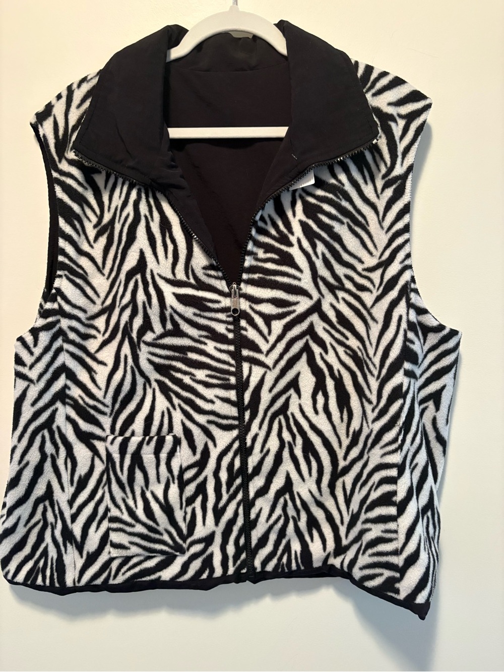 Vest Reversible Black to Fleece Zebra Print Zipper Closure Pockets Size XL